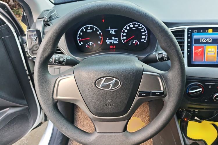 Used Hyundai Verna (new generation) 2016 1.4L Manual Cool Edition GLS Steering Wheel