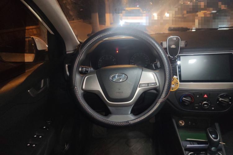 Used Hyundai Verna (new generation) 2016 1.4L Automatic Cool Edition GLS Steering Wheel