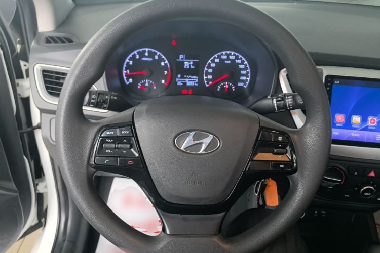 Used Hyundai Verna (new generation) 2016 1.4L Automatic Cool Edition GLS Steering Wheel