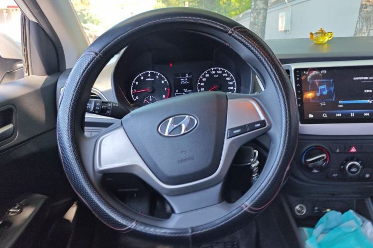 Used Hyundai Verna (new generation) 2016 1.4L Manual Cool Edition GLS Steering Wheel