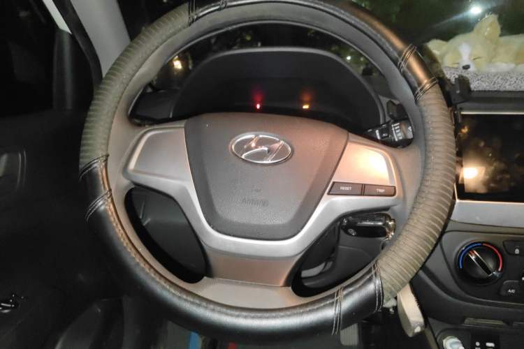 Used Hyundai Verna (new generation) 2016 1.4L Automatic Cool Edition GLS Steering Wheel