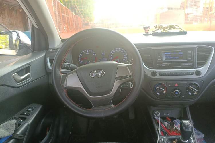 Used Hyundai Verna (new generation) 2016 1.4L Manual Cool Edition GLS Steering Wheel
