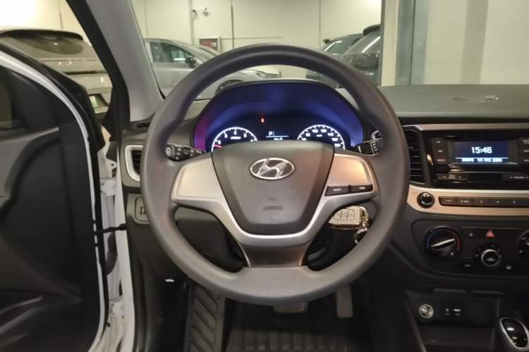 Used Hyundai Verna (new generation) 2016 1.4L Automatic Cool Edition GLS Steering Wheel