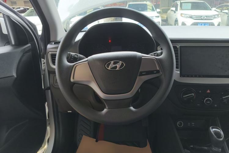 Used Hyundai Verna (new generation) 2016 1.4L Automatic Cool Edition GLS Steering Wheel