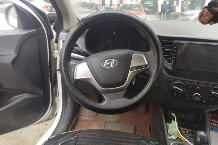 Used Hyundai Verna (new generation) 2016 1.4L Manual Cool Edition GLS Steering Wheel