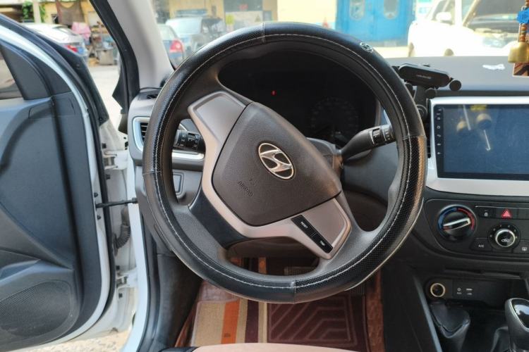 Used Hyundai Verna (new generation) 2016 1.4L Automatic Cool Edition GLS Steering Wheel
