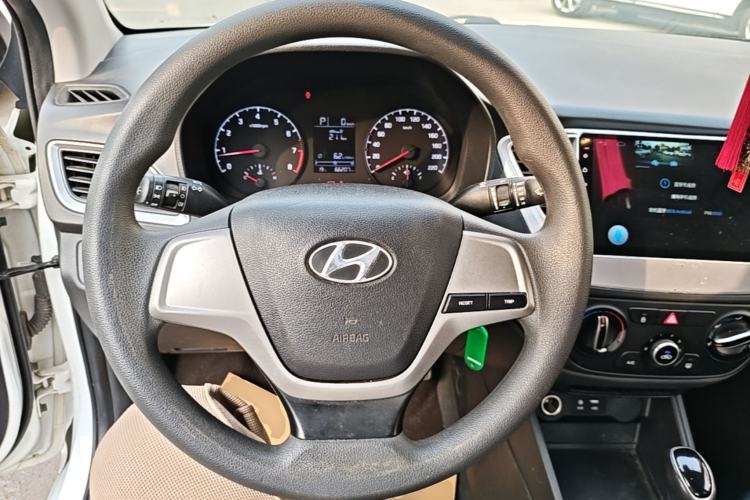 Used Hyundai Verna (new generation) 2016 1.4L Automatic Cool Edition GLS Steering Wheel