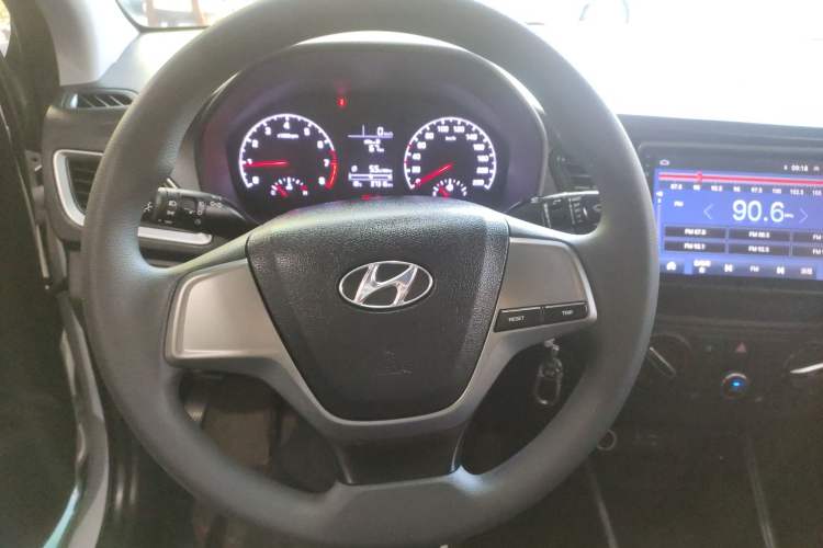 Used Hyundai Verna (new generation) 2016 1.4L Manual Cool Edition GLS Steering Wheel