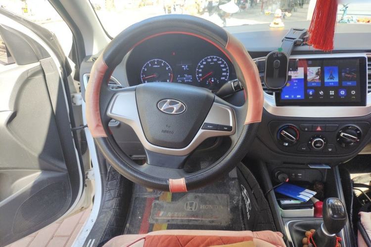 Used Hyundai Verna (new generation) 2016 1.4L Manual Cool Edition GLS Steering Wheel