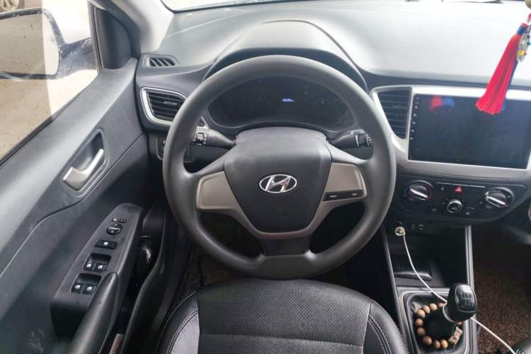 Used Hyundai Verna (new generation) 2016 1.4L Manual Cool Edition GLS Steering Wheel