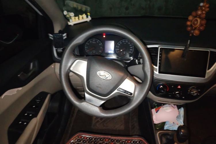 Used Hyundai Verna (new generation) 2016 1.4L Manual Cool Edition GLS Steering Wheel