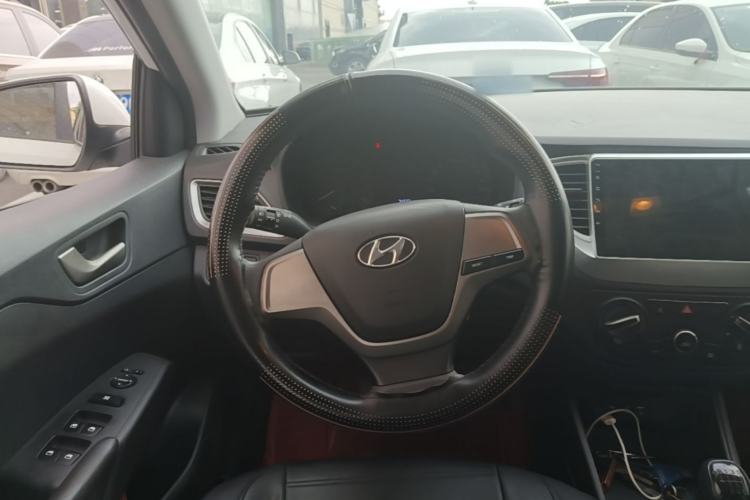 Used Hyundai Verna (new generation) 2016 1.4L Manual Cool Edition GLS Steering Wheel