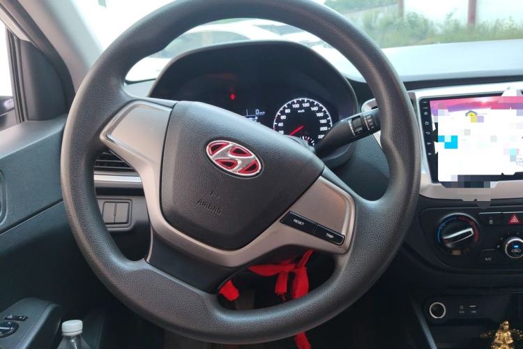 Used Hyundai Verna (new generation) 2016 1.4L Manual Cool Edition GLS Steering Wheel