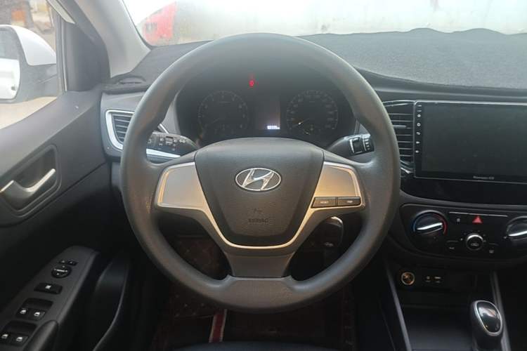Used Hyundai Verna (new generation) 2016 1.4L Automatic Cool Edition GLS Steering Wheel