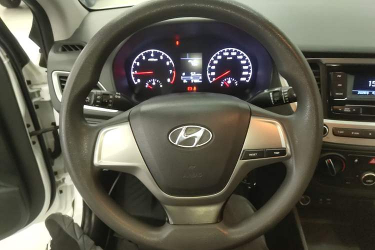 Used Hyundai Verna (new generation) 2016 1.4L Manual Cool Edition GLS Steering Wheel