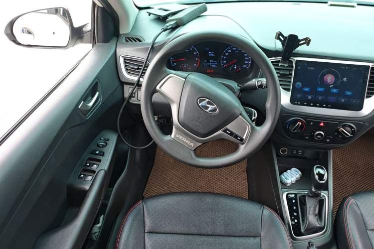 Used Hyundai Verna (new generation) 2016 1.4L Automatic Cool Edition GLS Steering Wheel