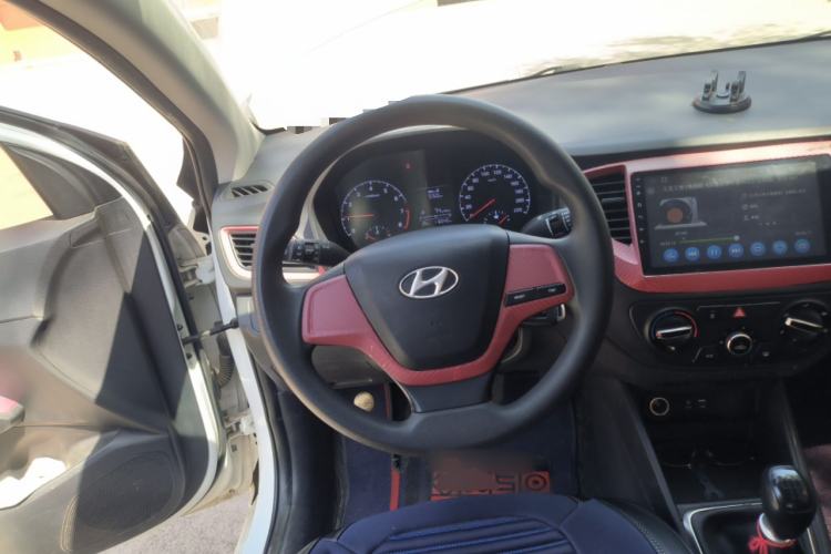 Used Hyundai Verna (new generation) 2016 1.4L Manual Cool Edition GLS Steering Wheel
