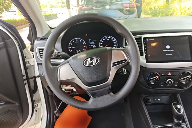 Used Hyundai Verna (new generation) 2016 1.4L Automatic Cool Edition GLS Steering Wheel