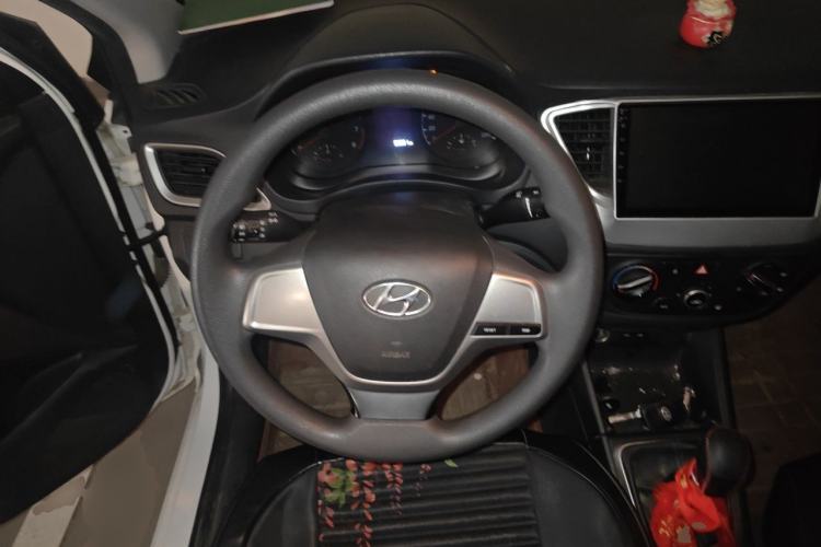 Used Hyundai Verna (new generation) 2016 1.4L Manual Cool Edition GLS Steering Wheel