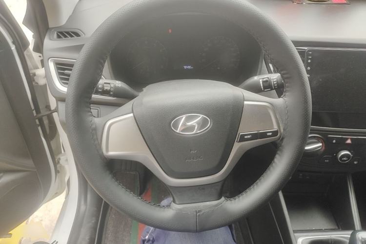 Used Hyundai Verna (new generation) 2016 1.4L Manual Cool Edition GLS Steering Wheel