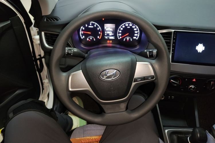 Used Hyundai Verna (new generation) 2016 1.4L Manual Cool Edition GLS Steering Wheel