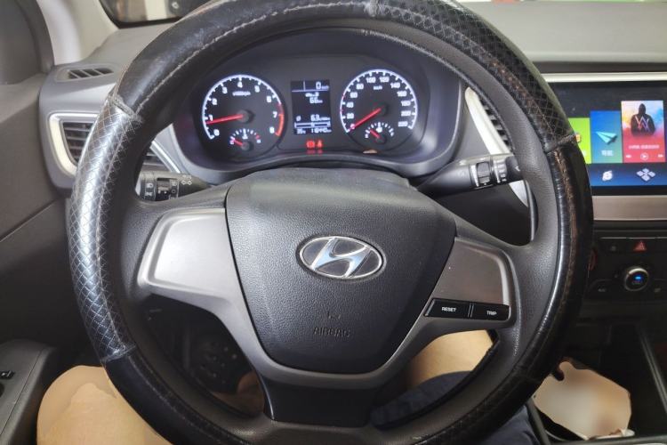 Used Hyundai Verna (new generation) 2016 1.4L Manual Cool Edition GLS Steering Wheel