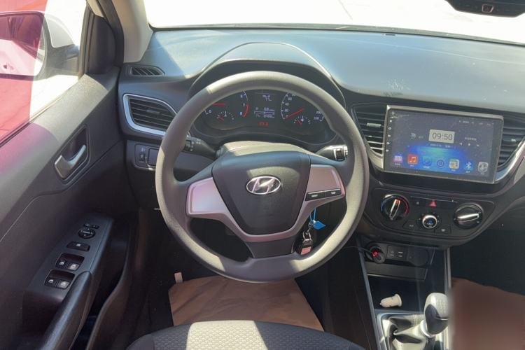Used Hyundai Verna (new generation) 2016 1.4L Manual Cool Edition GLS Steering Wheel