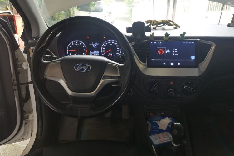 Used Hyundai Verna (new generation) 2016 1.4L Manual Cool Edition GLS Steering Wheel