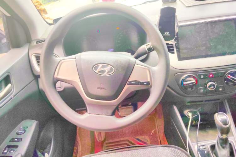 Used Hyundai Verna (new generation) 2016 1.4L Automatic Cool Edition GLS Steering Wheel