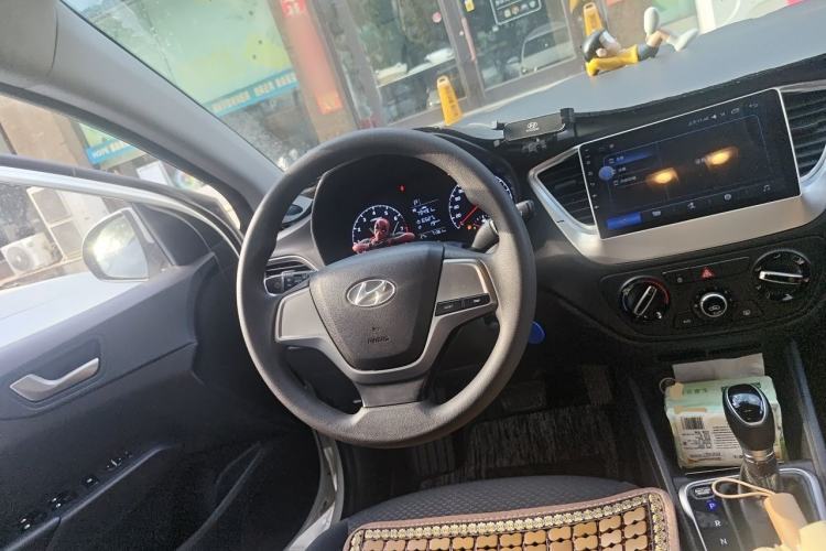 Used Hyundai Verna (new generation) 2016 1.4L Automatic Cool Edition GLS Steering Wheel