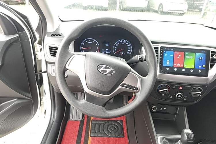 Used Hyundai Verna (new generation) 2016 1.4L Manual Cool Edition GLS Steering Wheel