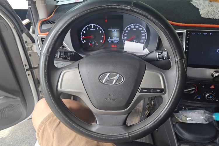 Used Hyundai Verna (new generation) 2016 1.4L Manual Cool Edition GLS Steering Wheel
