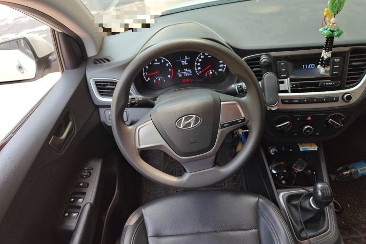 Used Hyundai Verna (new generation) 2016 1.4L Manual Cool Edition GLS Steering Wheel