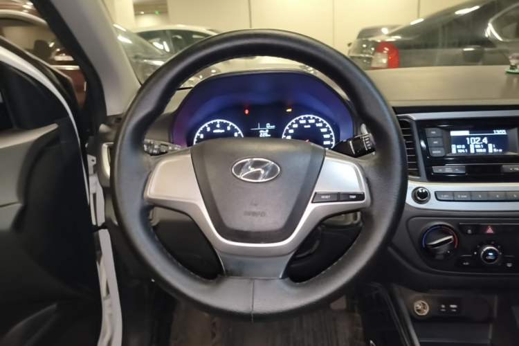 Used Hyundai Verna (new generation) 2016 1.4L Manual Cool Edition GLS Steering Wheel