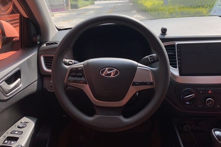 Used Hyundai Verna (new generation) 2016 1.4L Automatic Cool Edition GLS Steering Wheel