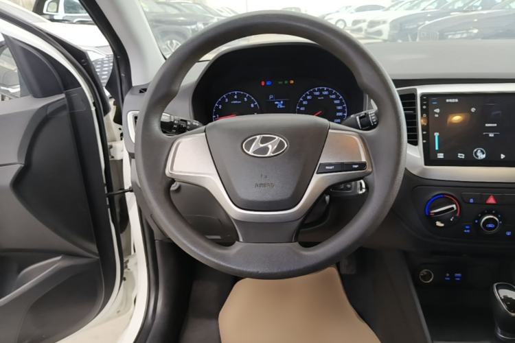 Used Hyundai Verna (new generation) 2016 1.4L Automatic Cool Edition GLS Steering Wheel