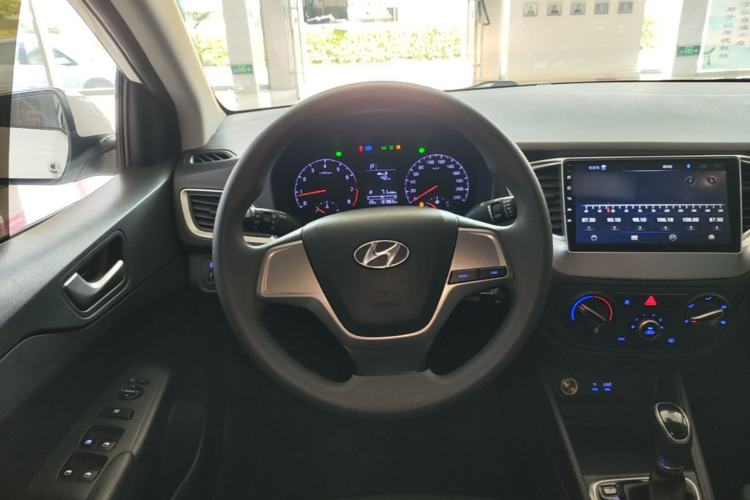 Used Hyundai Verna (new generation) 2016 1.4L Automatic Cool Edition GLS Steering Wheel