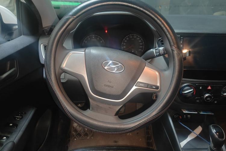 Used Hyundai Verna (new generation) 2016 1.4L Automatic Cool Edition GLS Steering Wheel