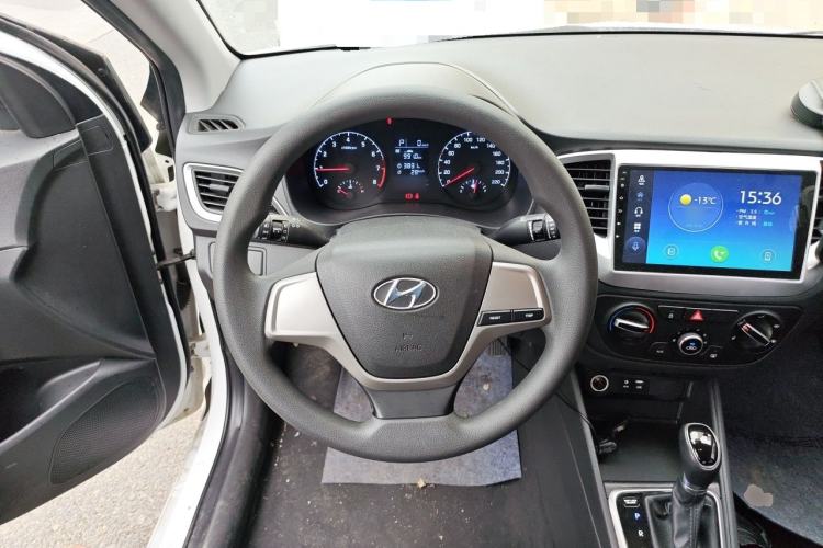 Used Hyundai Verna (new generation) 2016 1.4L Automatic Cool Edition GLS Steering Wheel