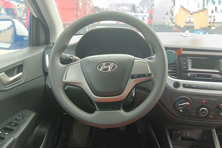 Used Hyundai Verna (new generation) 2016 1.4L Manual Cool Edition GLS Steering Wheel