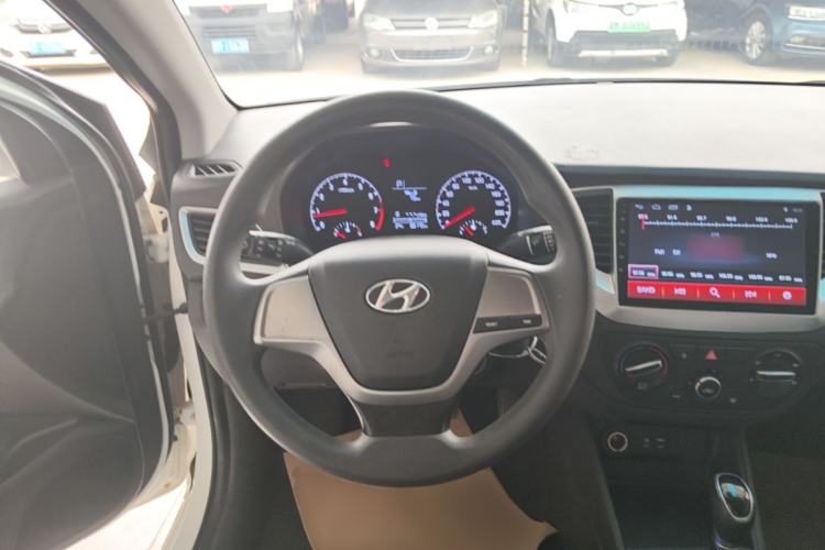 Used Hyundai Verna (new generation) 2016 1.4L Automatic Cool Edition GLS Steering Wheel