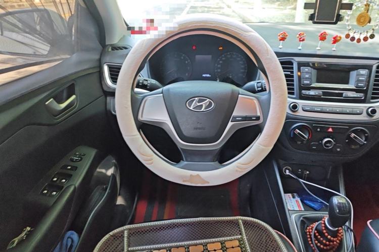 Used Hyundai Verna (new generation) 2016 1.4L Manual Cool Edition GLS Steering Wheel
