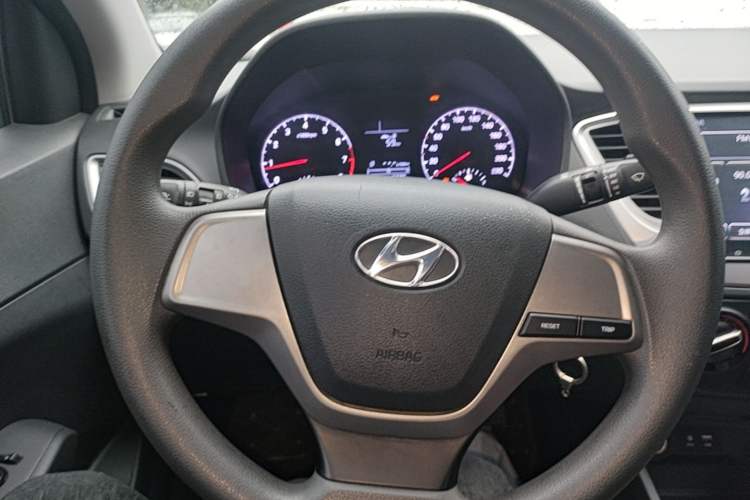 Used Hyundai Verna (new generation) 2016 1.4L Manual Cool Edition GLS Steering Wheel