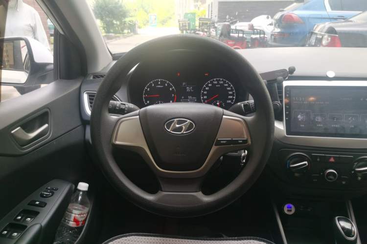 Used Hyundai Verna (new generation) 2016 1.4L Automatic Cool Edition GLS Steering Wheel