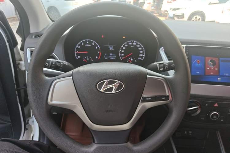 Used Hyundai Verna (new generation) 2016 1.4L Manual Cool Edition GLS Steering Wheel