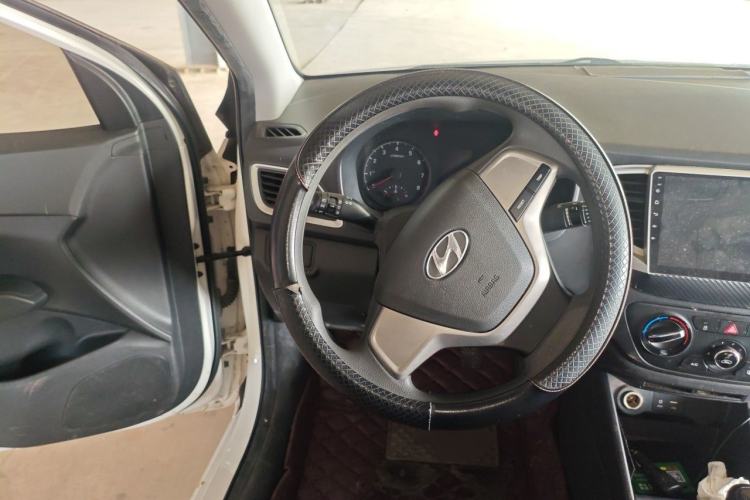 Used Hyundai Verna (new generation) 2016 1.4L Manual Cool Edition GLS Steering Wheel