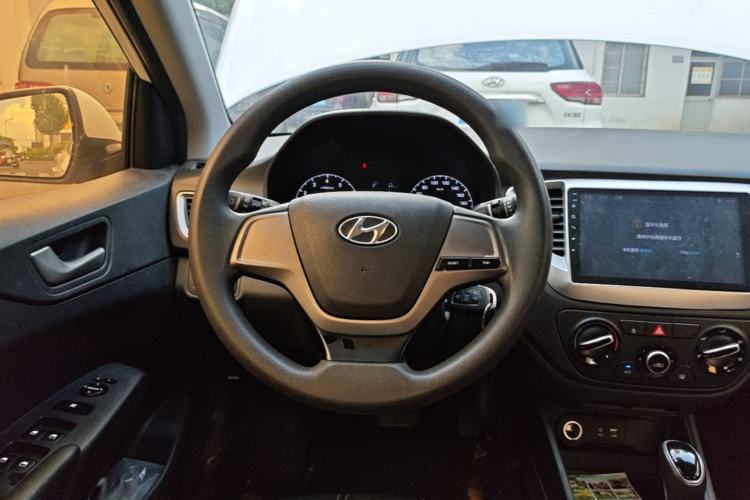 Used Hyundai Verna (new generation) 2016 1.4L Automatic Cool Edition GLS Steering Wheel