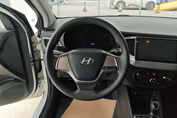 Used Hyundai Verna (new generation) 2016 1.4L Automatic Cool Edition GLS Steering Wheel