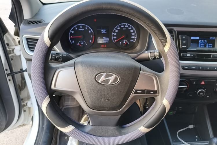 Used Hyundai Verna (new generation) 2016 1.4L Manual Cool Edition GLS Steering Wheel