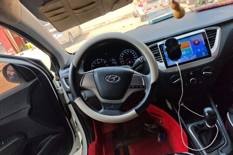 Used Hyundai Verna (new generation) 2016 1.4L Manual Cool Edition GLS Steering Wheel